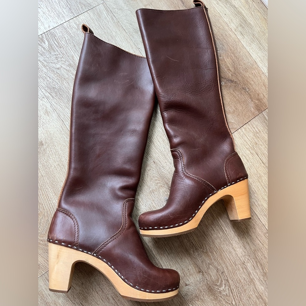 Beautiful leather Sweedish Hasbeens tall brown boots